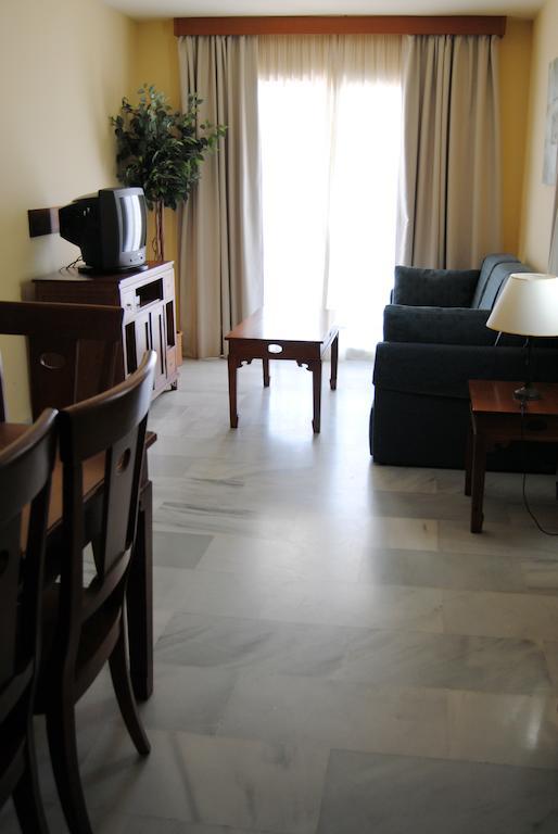 Apartamentos Turisticos Anoreta Rincón de la Victoria Exteriör bild