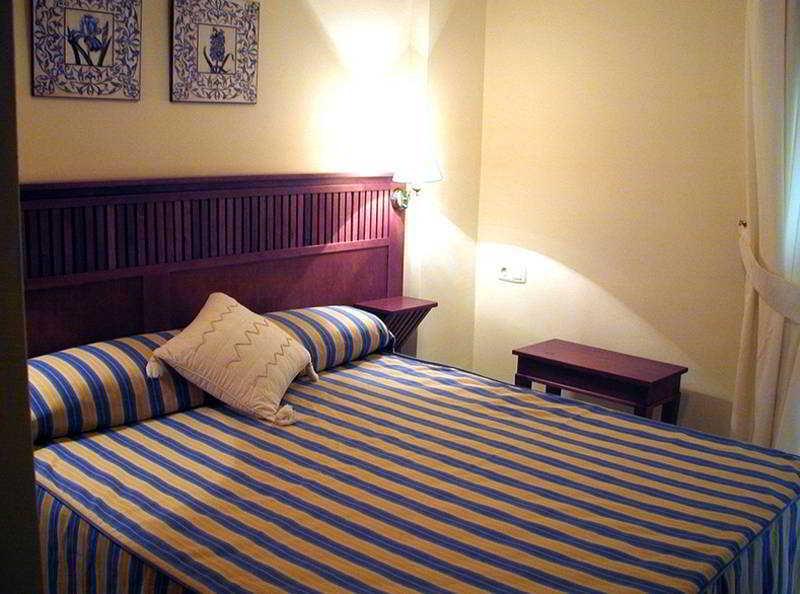 Apartamentos Turisticos Anoreta Rincón de la Victoria Exteriör bild