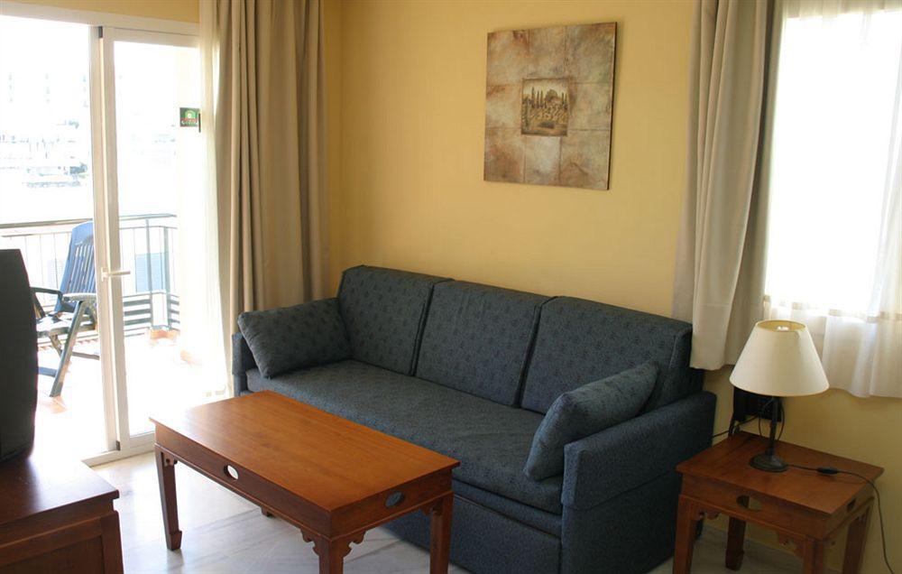 Apartamentos Turisticos Anoreta Rincón de la Victoria Exteriör bild