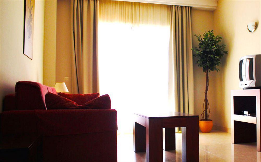 Apartamentos Turisticos Anoreta Rincón de la Victoria Exteriör bild