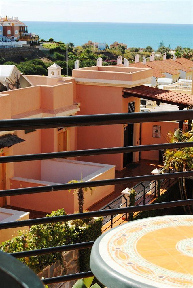 Apartamentos Turisticos Anoreta Rincón de la Victoria Exteriör bild