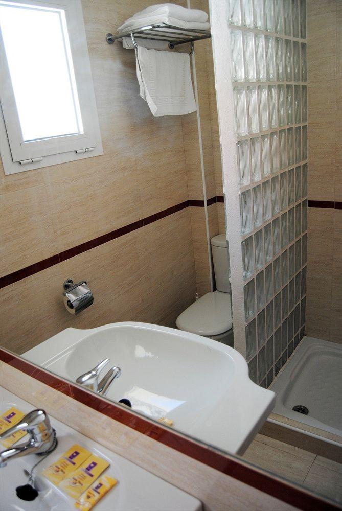 Apartamentos Turisticos Anoreta Rincón de la Victoria Exteriör bild