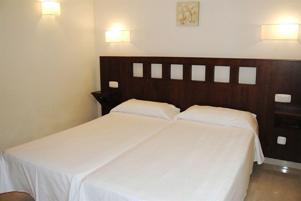 Apartamentos Turisticos Anoreta Rincón de la Victoria Exteriör bild