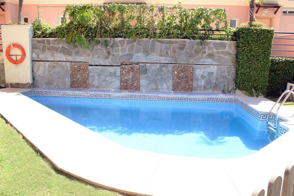 Apartamentos Turisticos Anoreta Rincón de la Victoria Exteriör bild