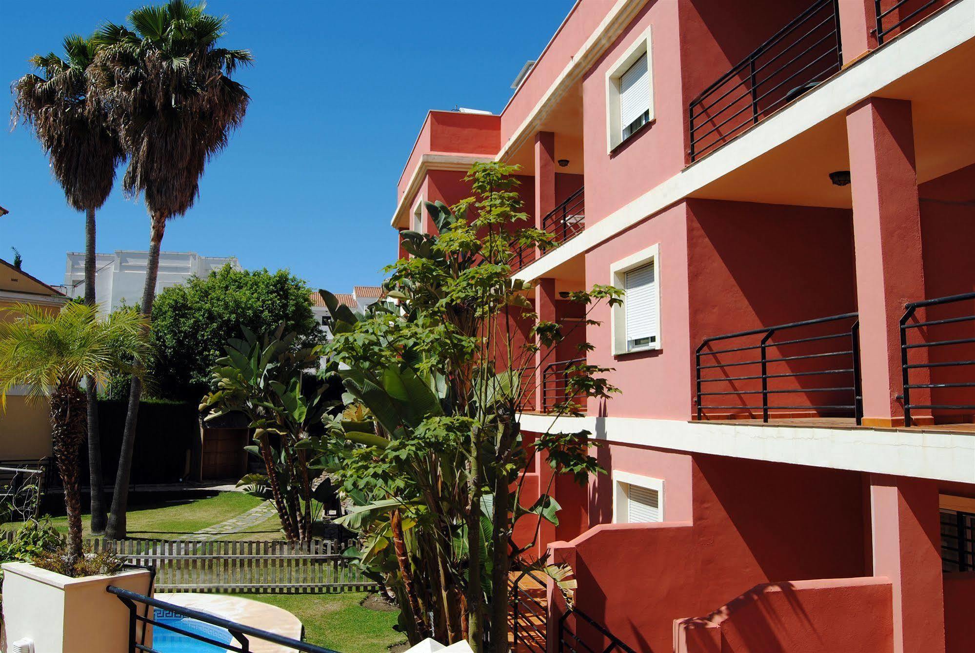 Apartamentos Turisticos Anoreta Rincón de la Victoria Exteriör bild