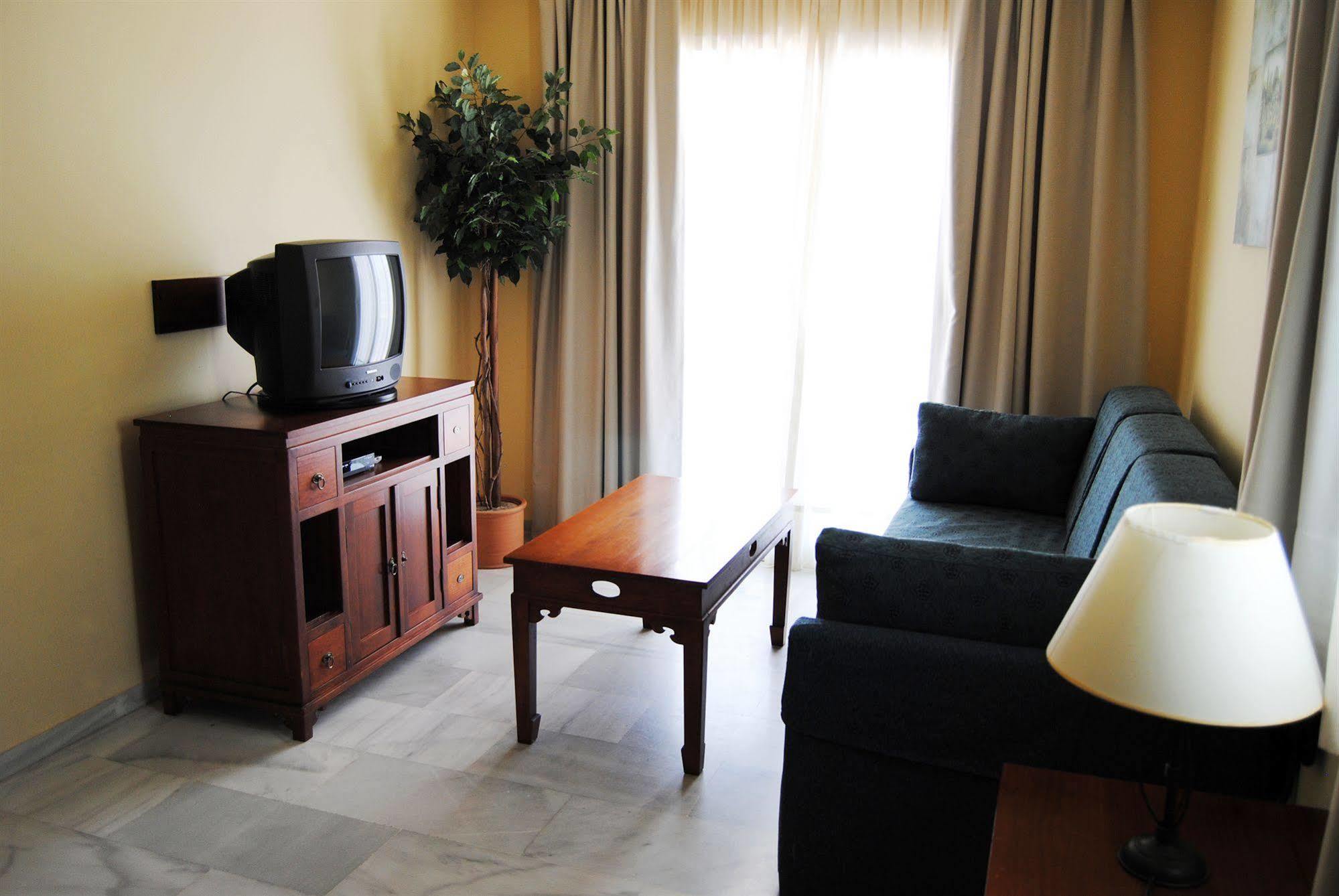 Apartamentos Turisticos Anoreta Rincón de la Victoria Exteriör bild
