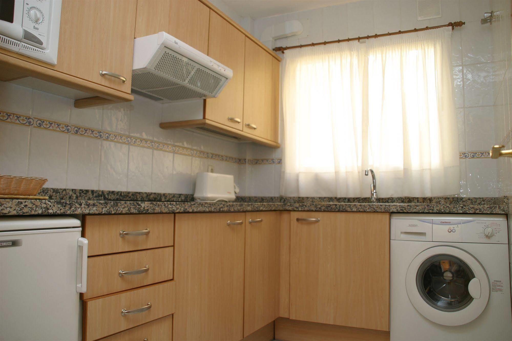 Apartamentos Turisticos Anoreta Rincón de la Victoria Exteriör bild