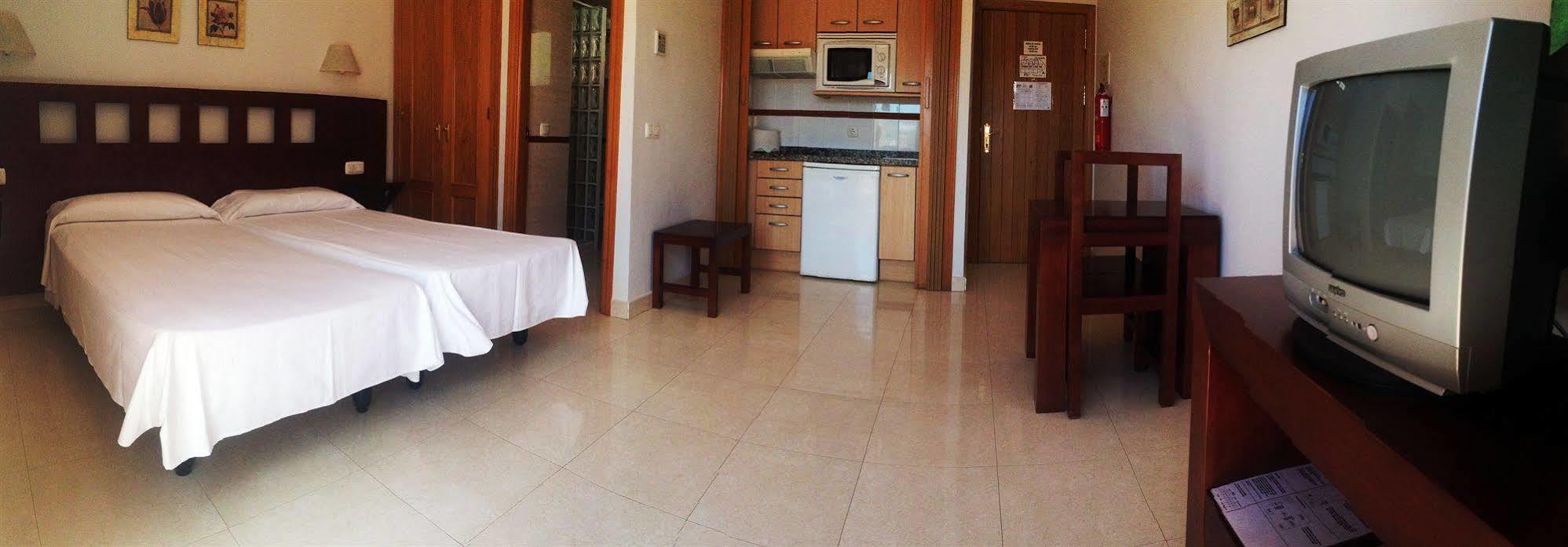 Apartamentos Turisticos Anoreta Rincón de la Victoria Exteriör bild